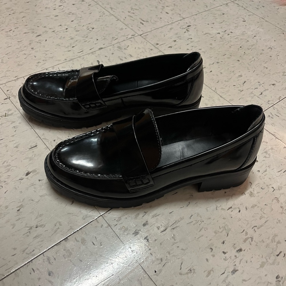 Old Navy Faux-Leather Chunky Heel Loafers Black - Picture 2 of 5
